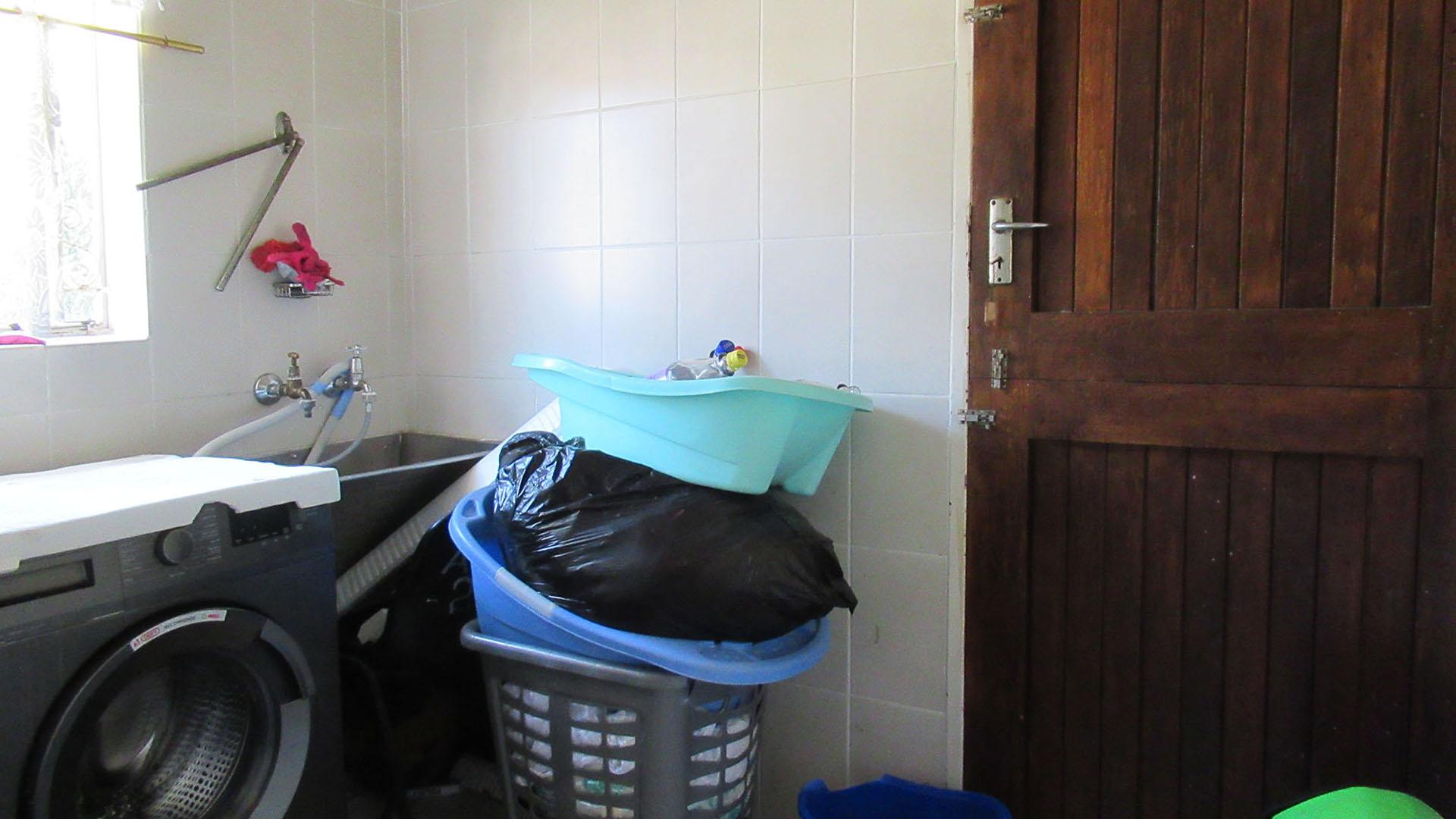 Scullery - 3 square meters of property in The Hill