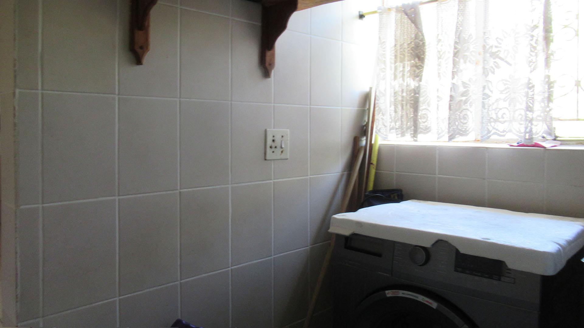 Scullery - 3 square meters of property in The Hill