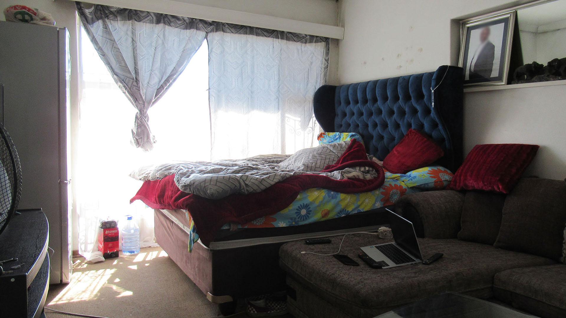 Main Bedroom - 19 square meters of property in The Hill