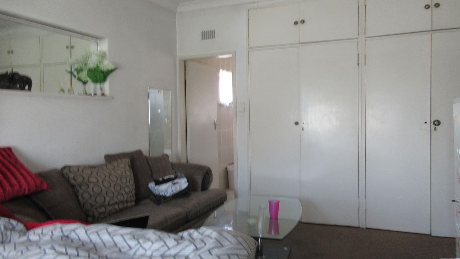 Main Bedroom - 19 square meters of property in The Hill