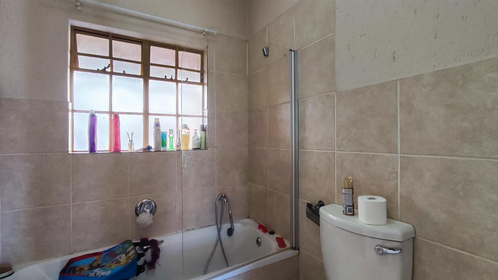 Bathroom 1 - 6 square meters of property in Hughes