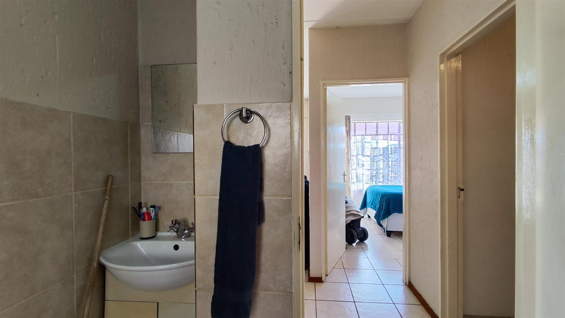 Bathroom 1 - 6 square meters of property in Hughes