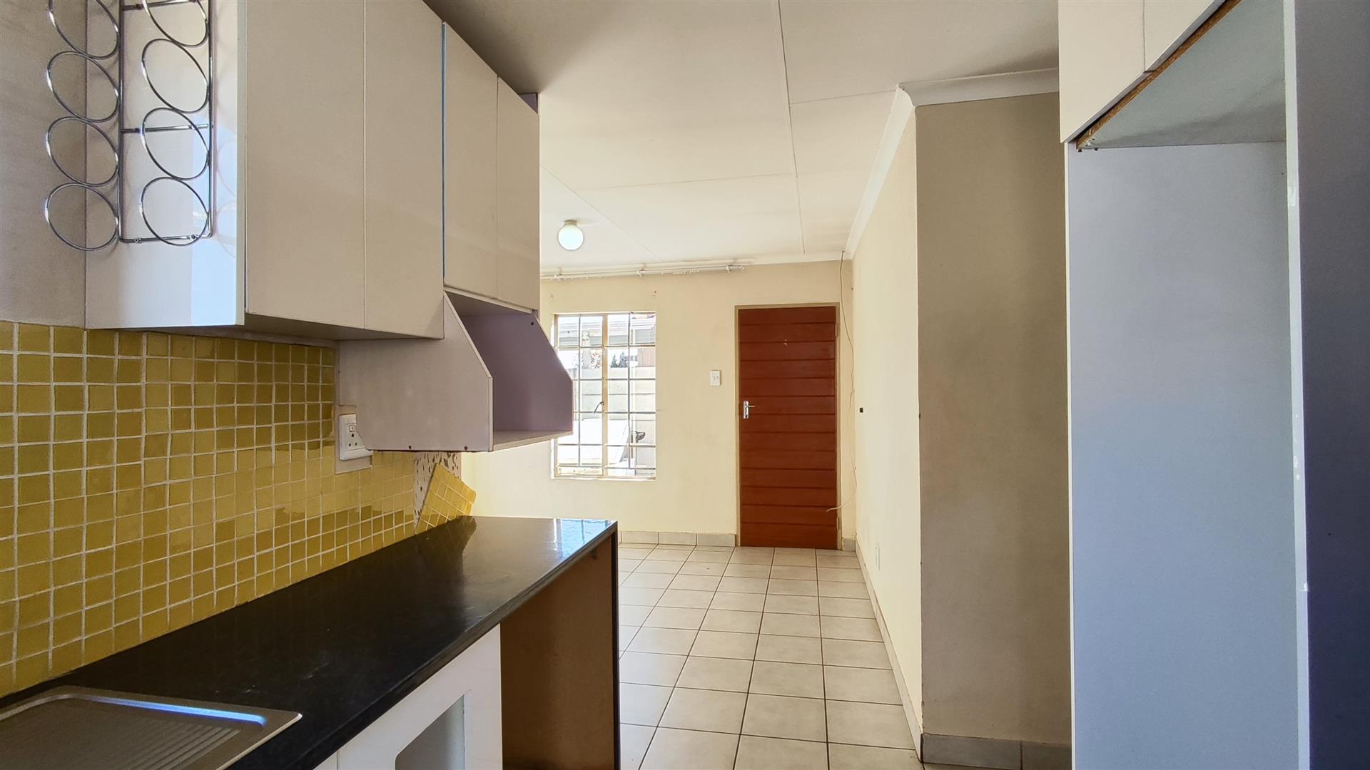 Kitchen - 8 square meters of property in Sky City