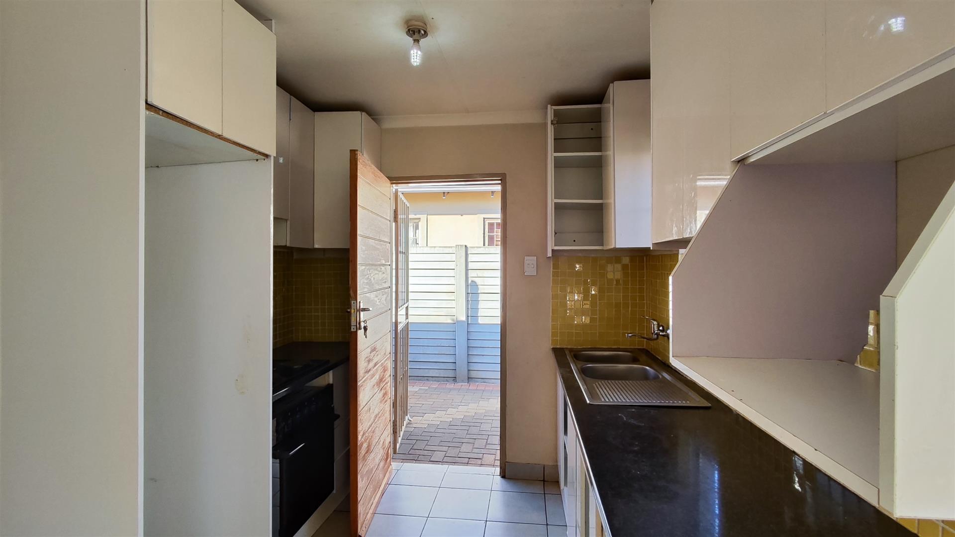 Kitchen - 8 square meters of property in Sky City