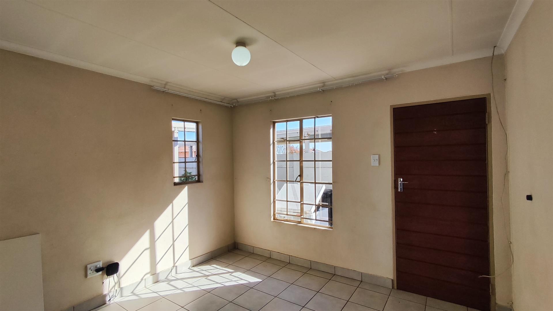 Lounges - 14 square meters of property in Sky City