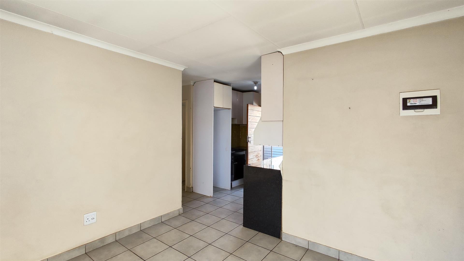 Lounges - 14 square meters of property in Sky City