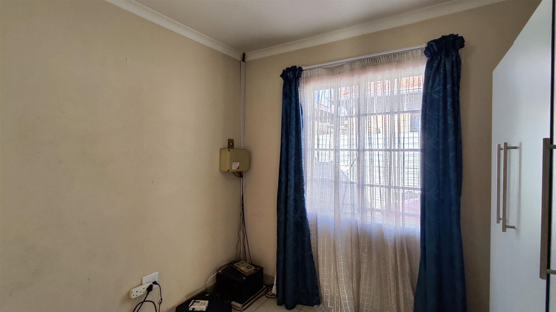 Bed Room 1 - 9 square meters of property in Sky City