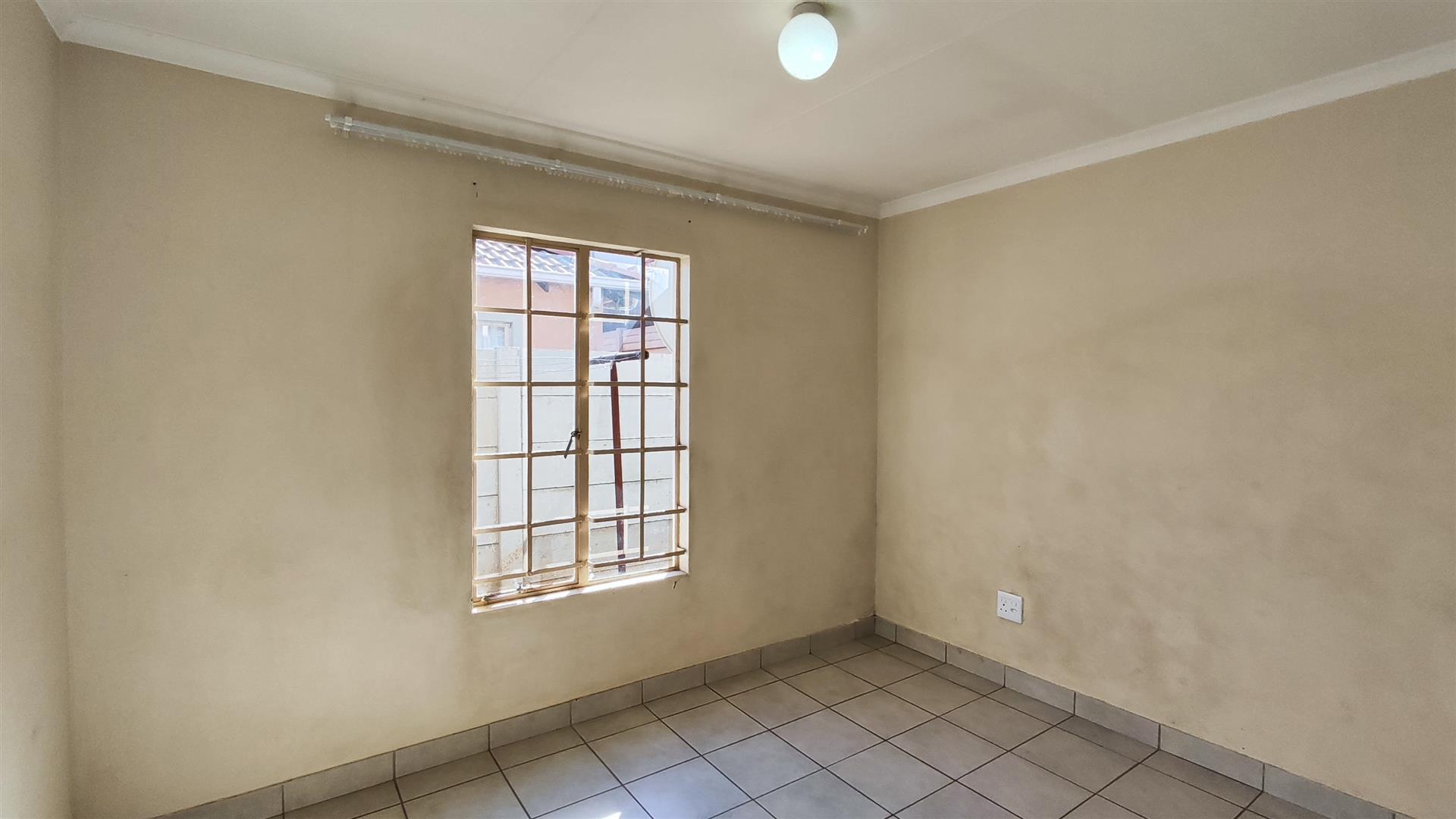 Bed Room 2 - 12 square meters of property in Sky City