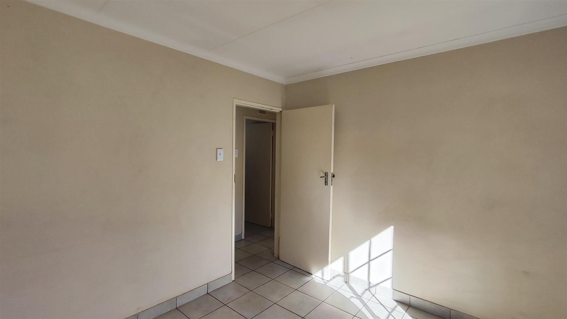 Bed Room 2 - 12 square meters of property in Sky City