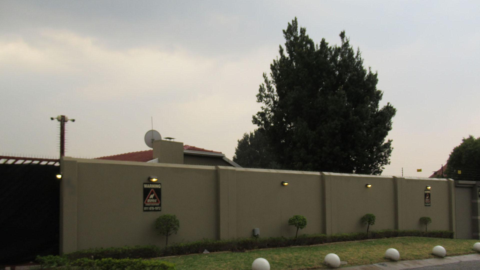 Front View of property in Blairgowrie