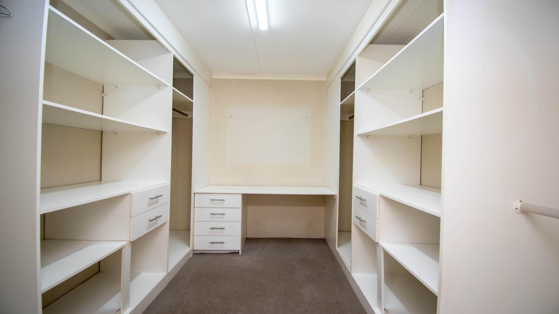 Main Bedroom of property in Jukskei Park