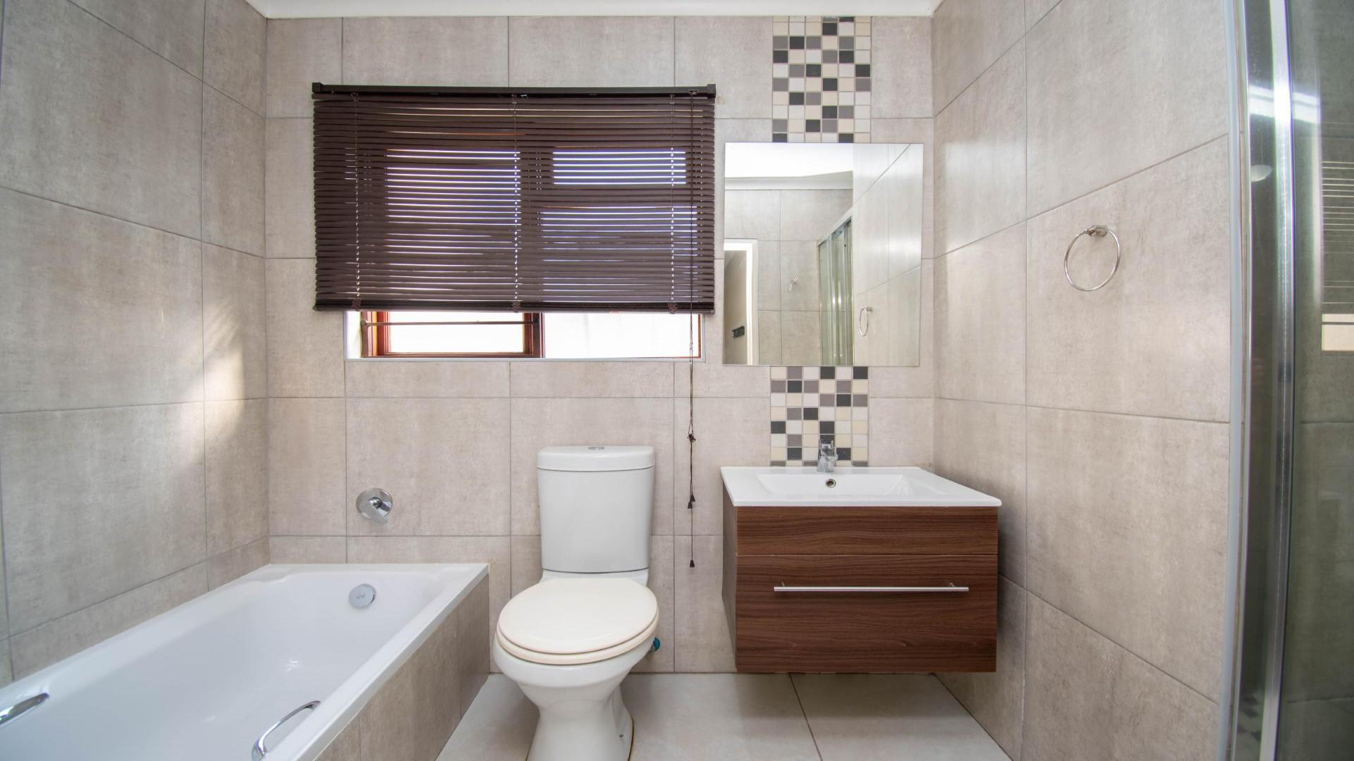 Bathroom 1 of property in Jukskei Park