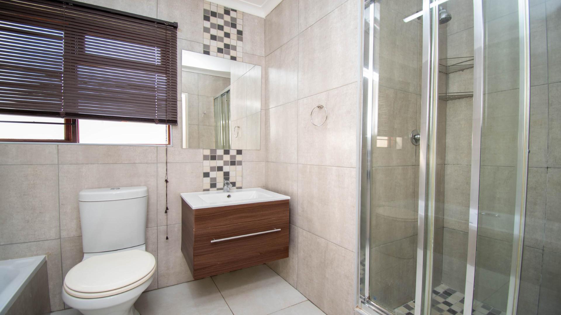Bathroom 1 of property in Jukskei Park