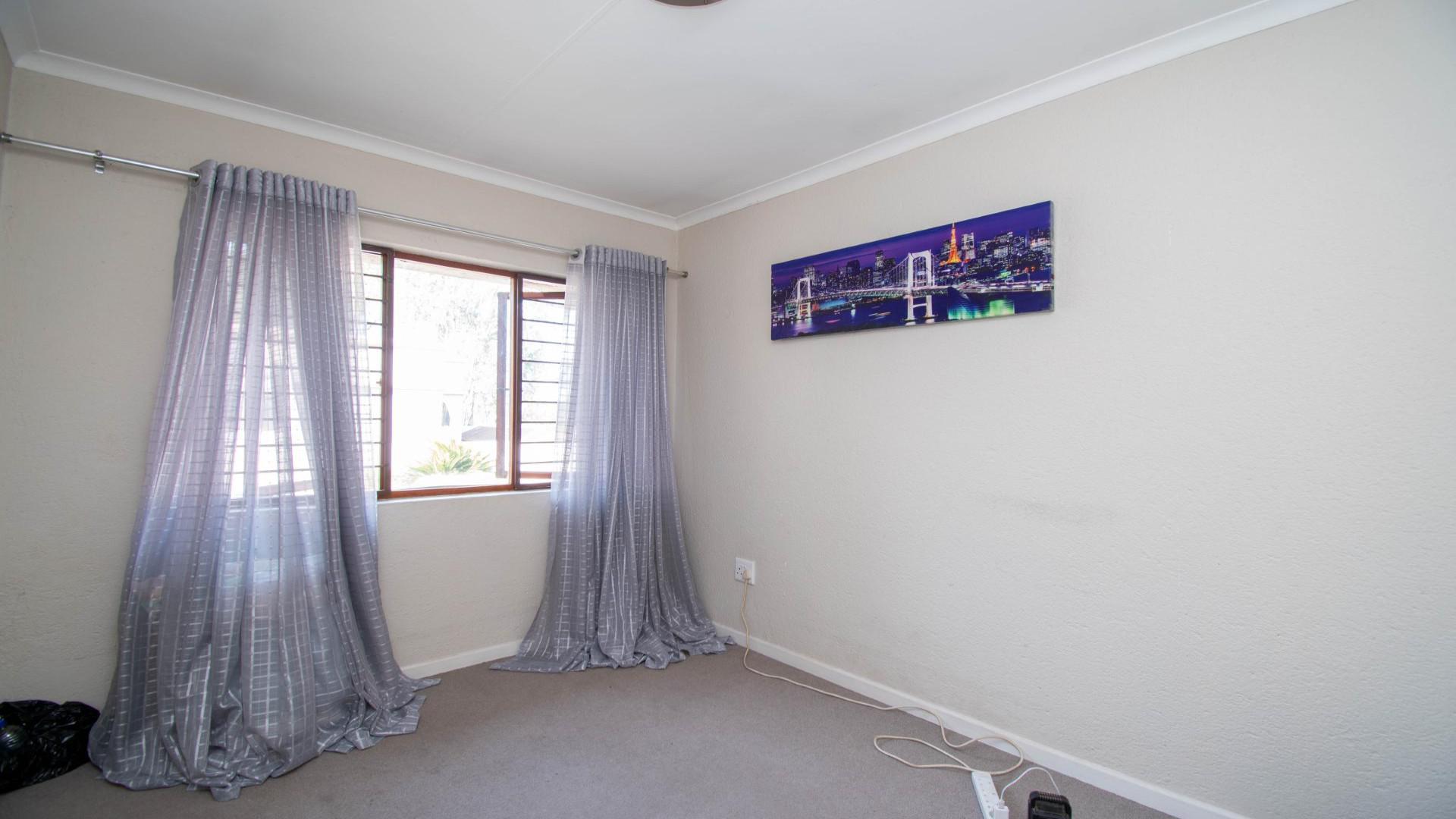 Bed Room 1 of property in Jukskei Park