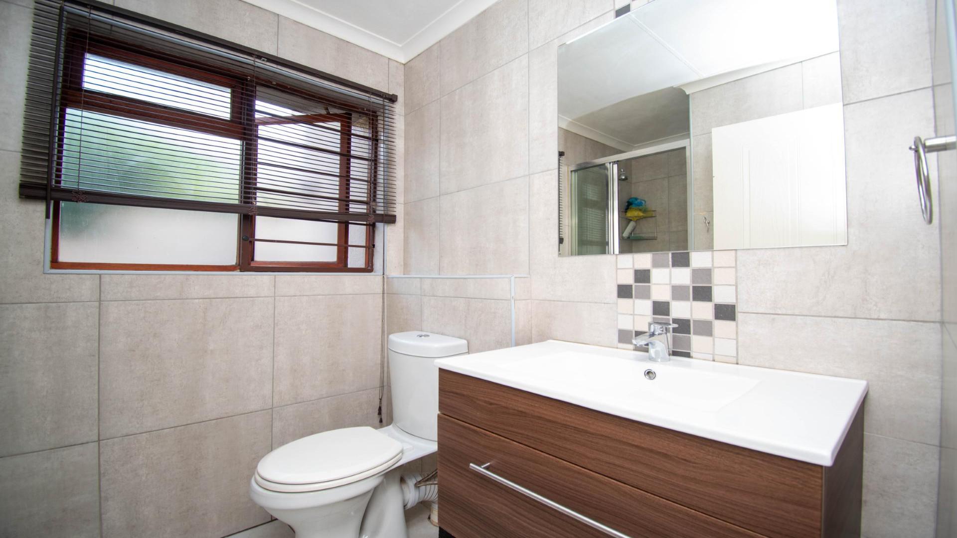 Bathroom 2 of property in Jukskei Park