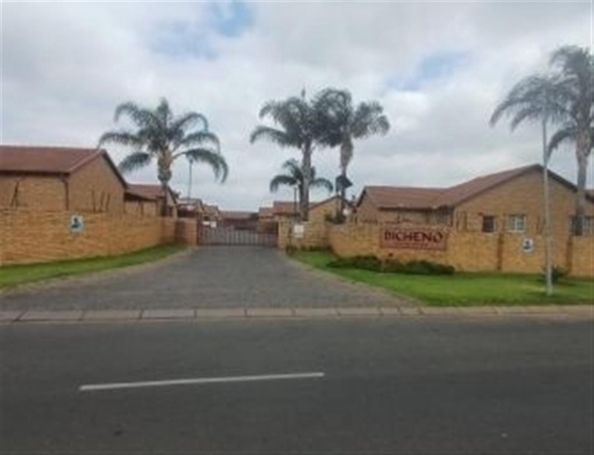 Front View of property in Willowbrook