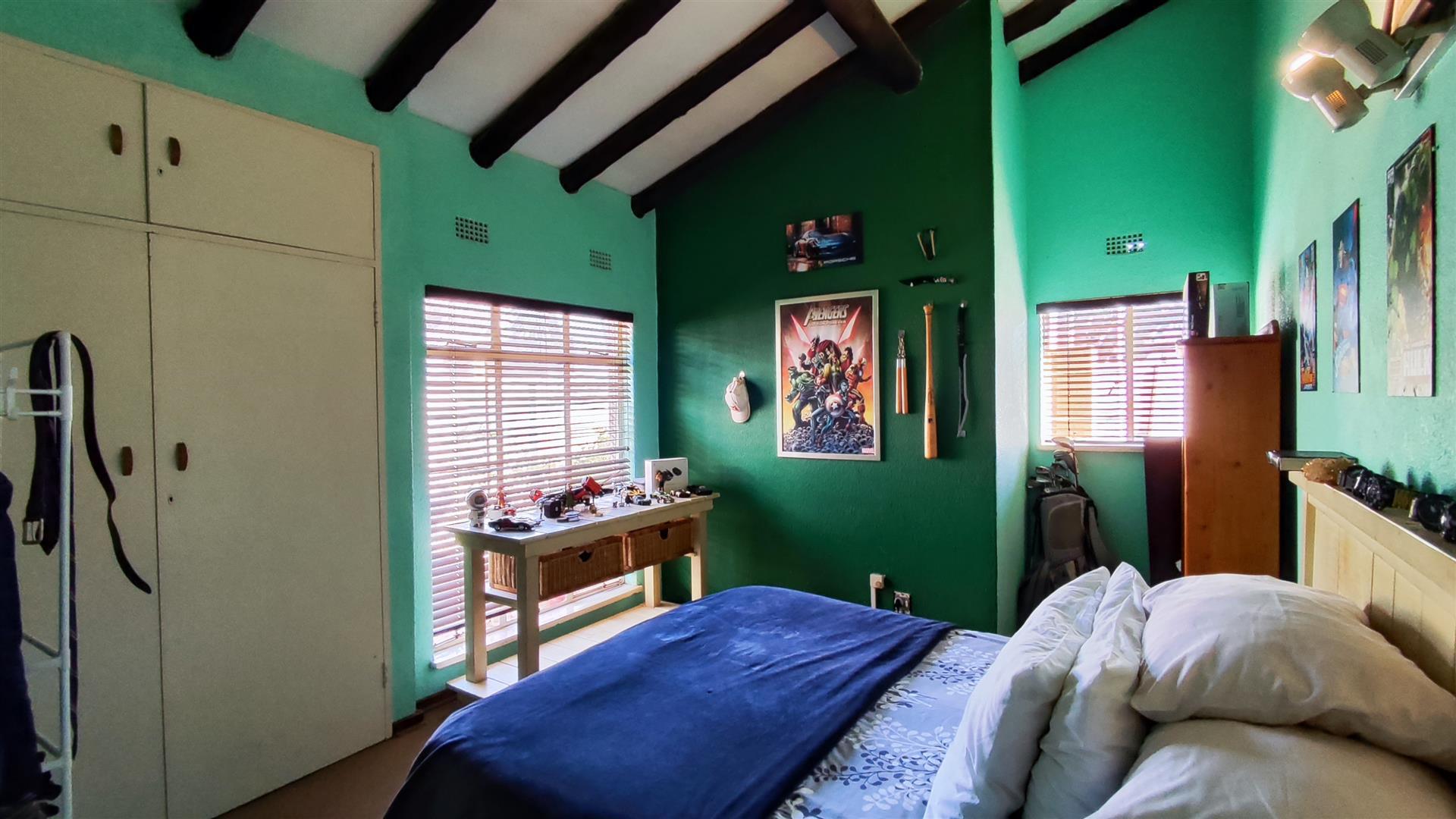 Bed Room 1 - 17 square meters of property in Morehill