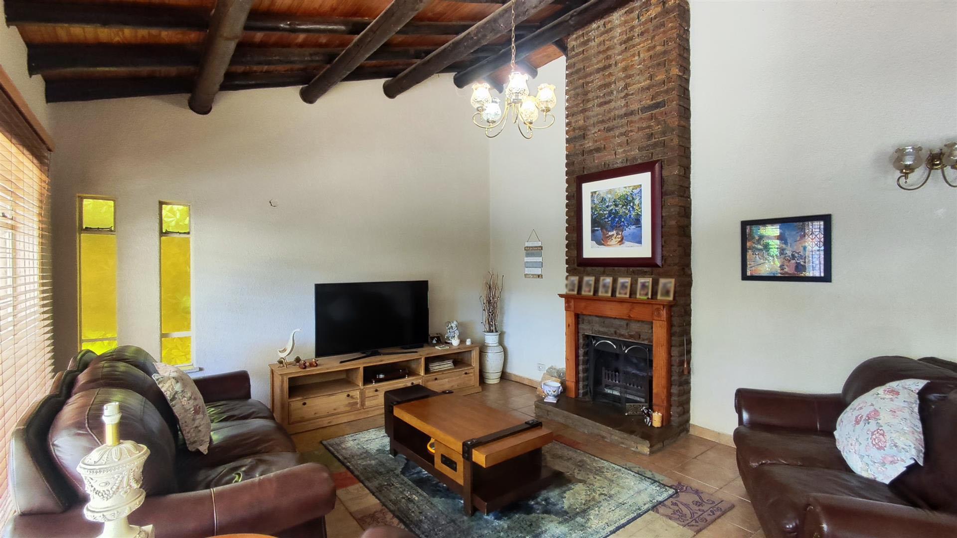 Lounges - 27 square meters of property in Morehill