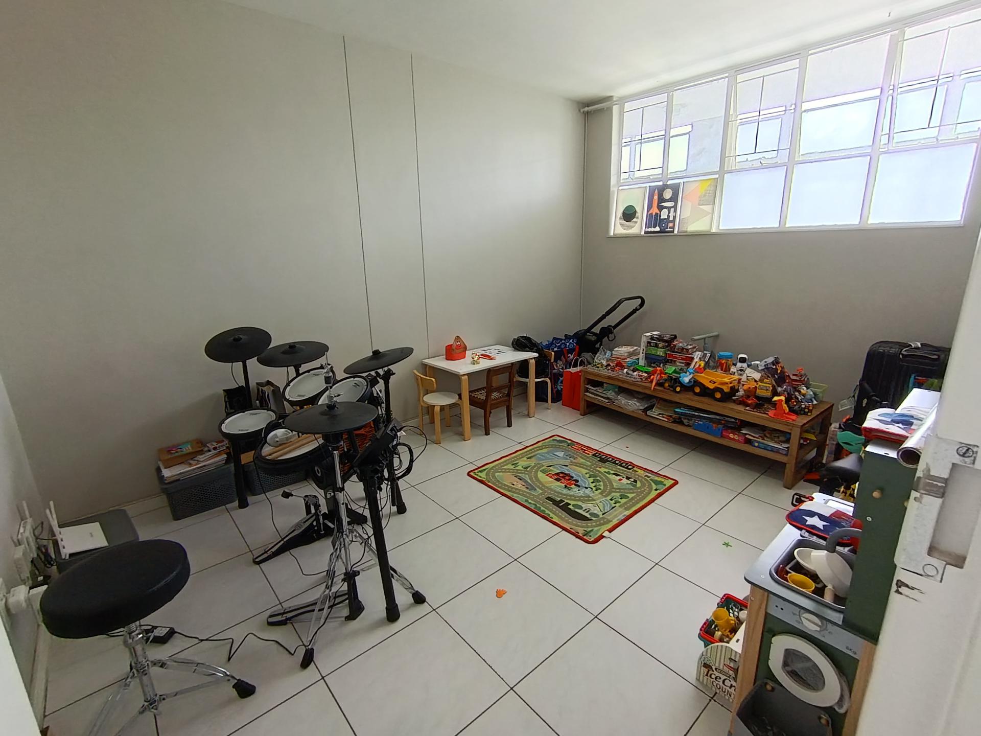 Spaces of property in Sandown