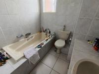 Bathroom 1 of property in Sandown
