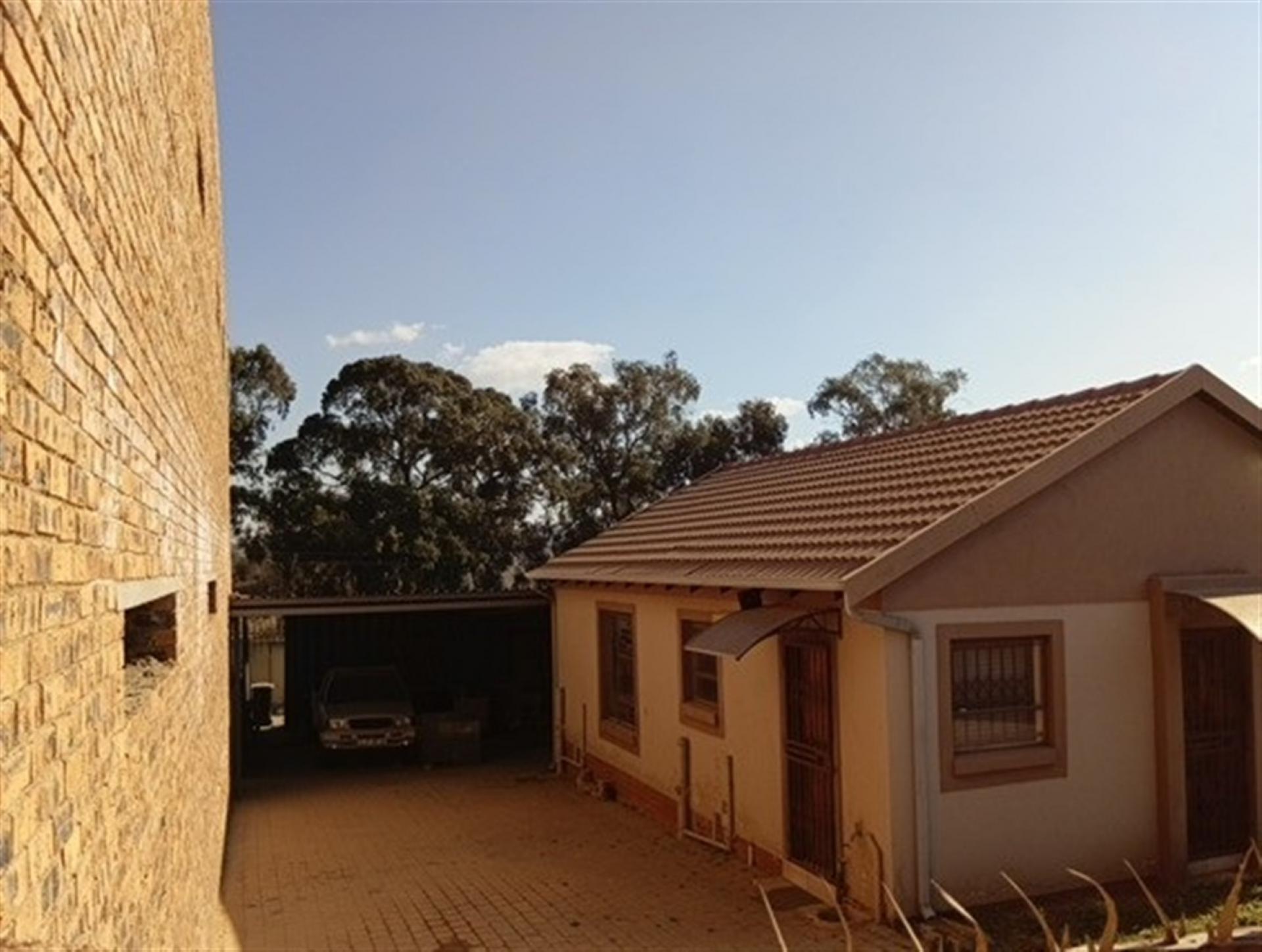 Front View of property in Witpoortjie