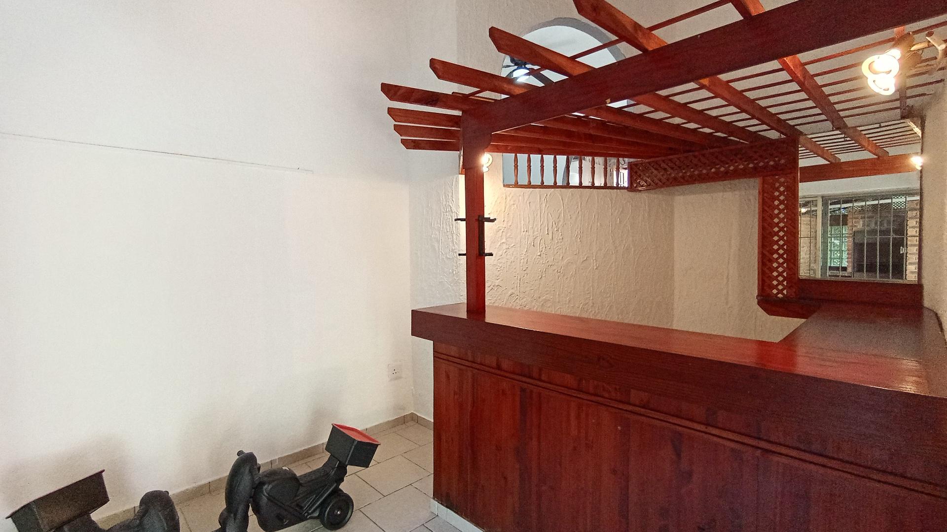 Entertainment - 10 square meters of property in Amanzimtoti 