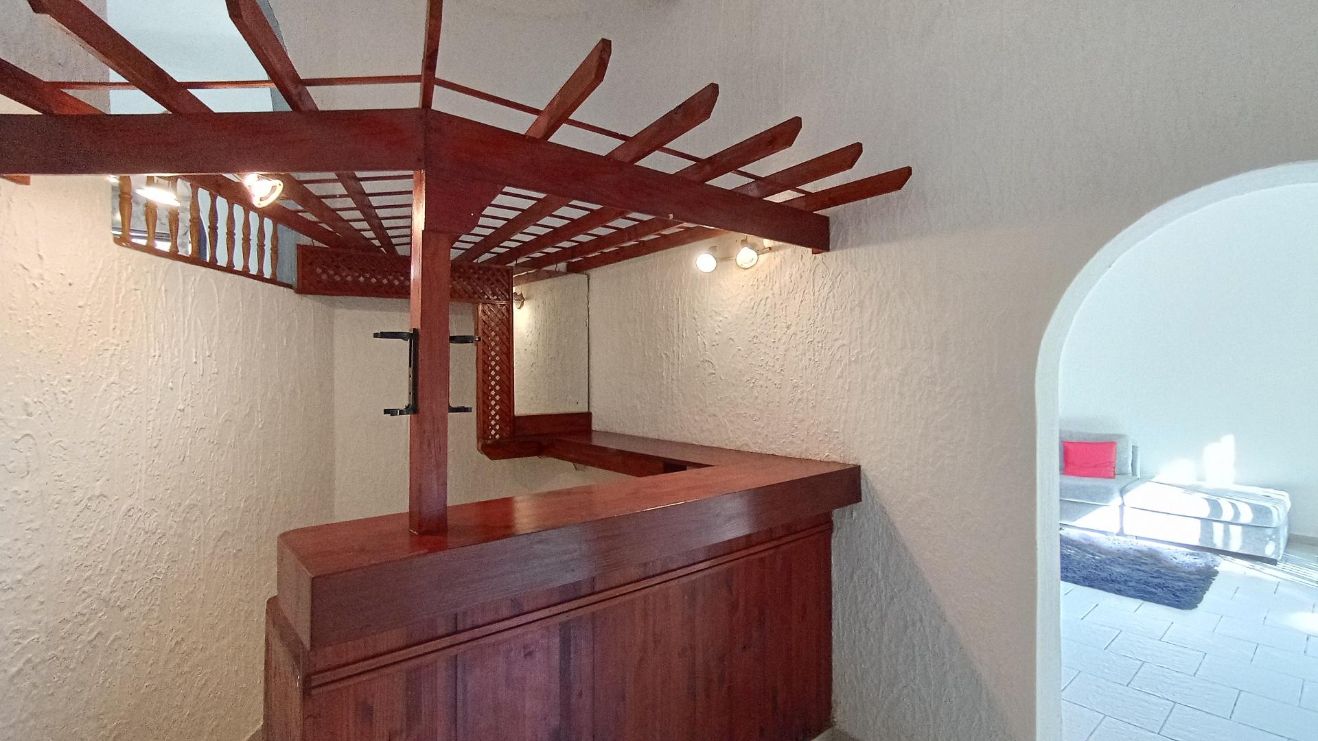 Entertainment - 10 square meters of property in Amanzimtoti 