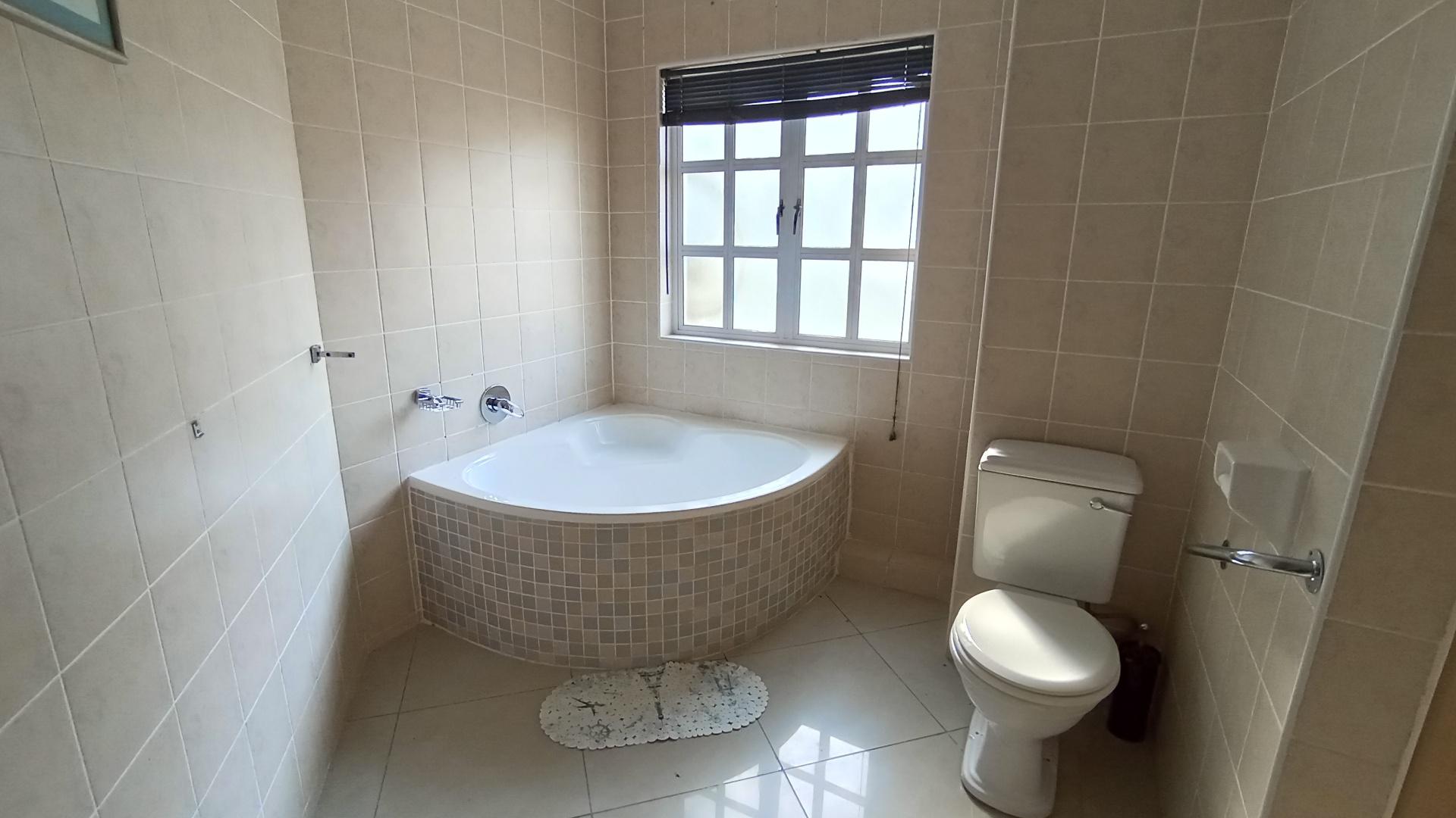 Main Bathroom - 7 square meters of property in Ramsgate