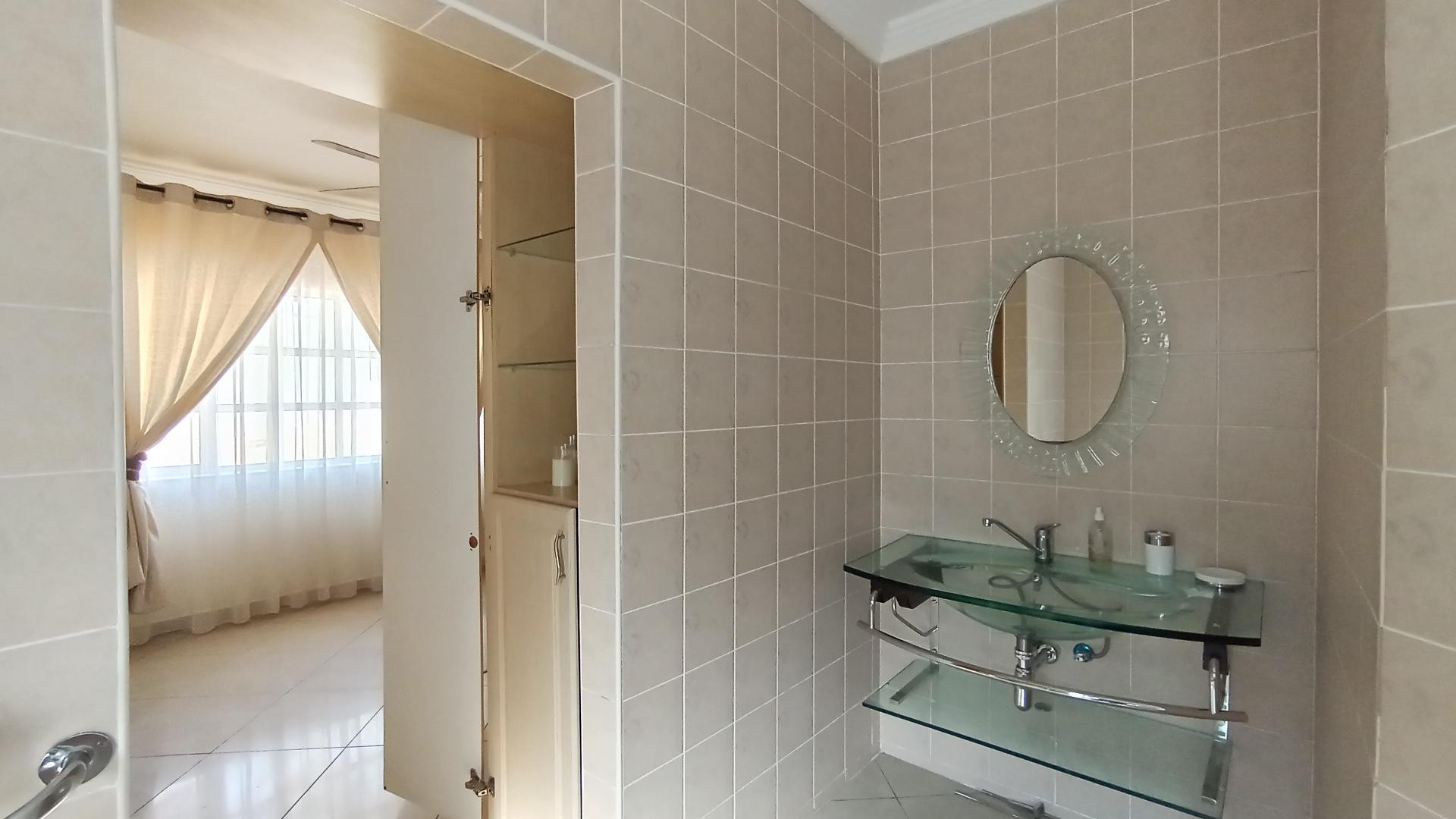 Main Bathroom - 7 square meters of property in Ramsgate