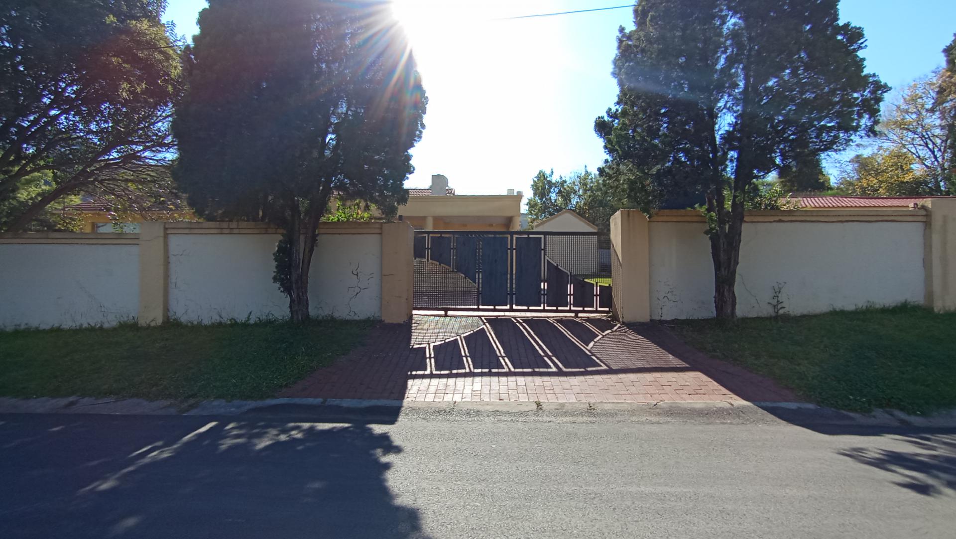 Front View of property in Quellerina