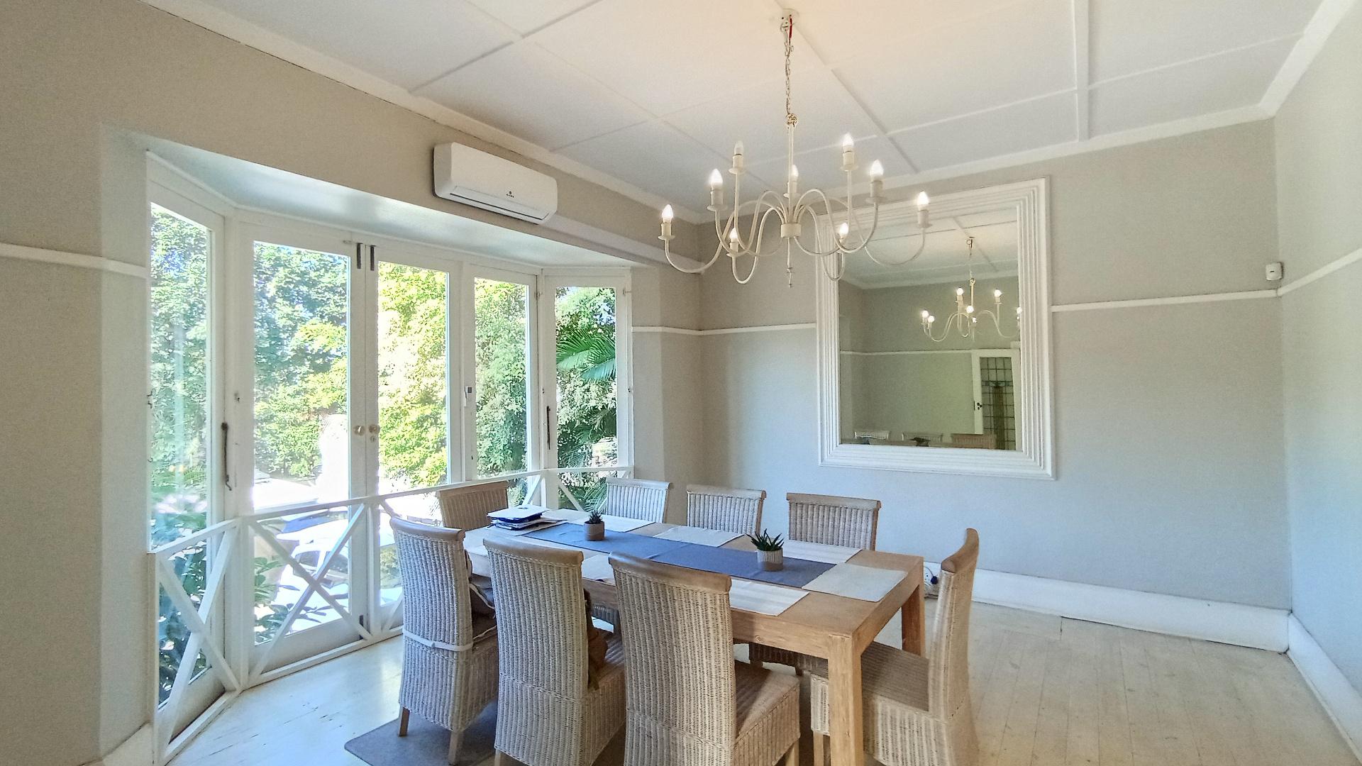 Dining Room - 27 square meters of property in Bulwer (Dbn)