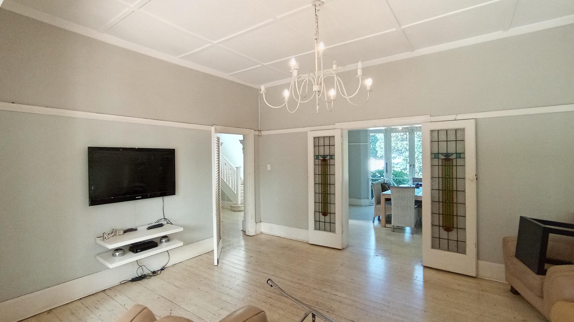 Lounges - 24 square meters of property in Bulwer (Dbn)