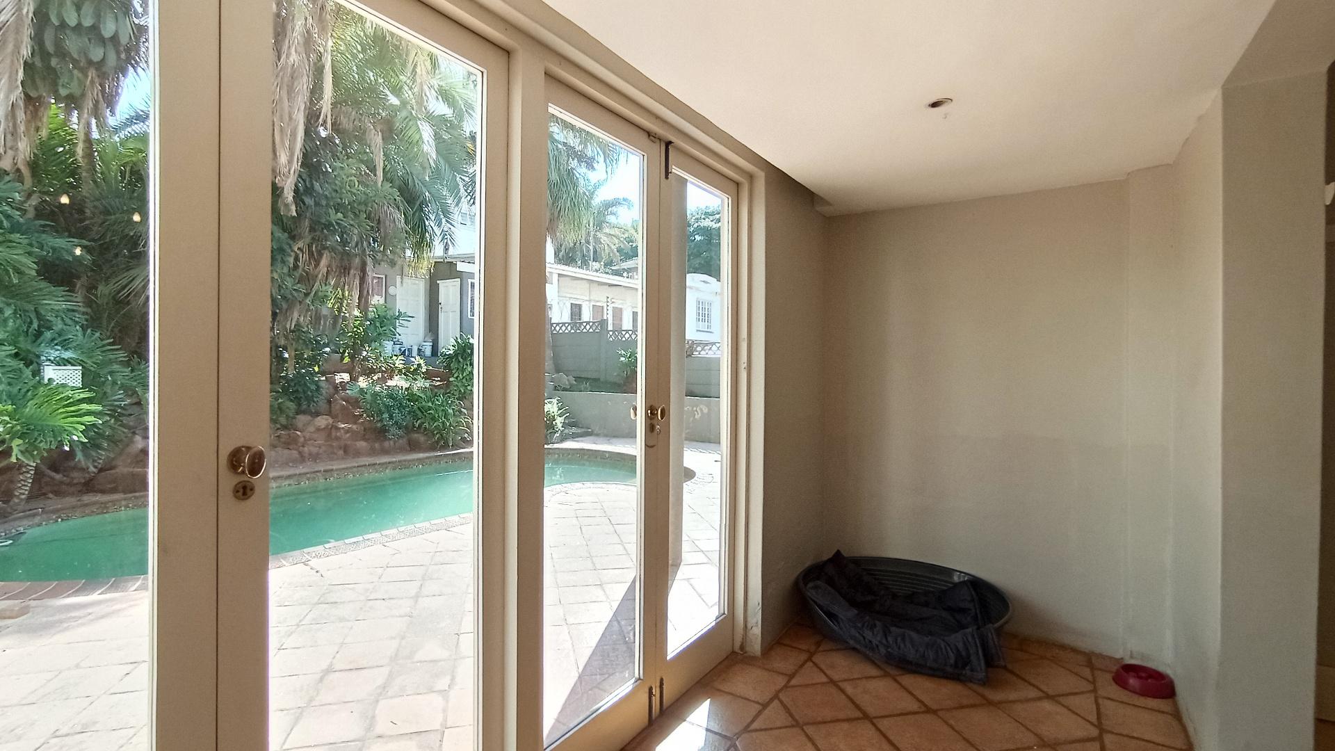 Spaces - 59 square meters of property in Bulwer (Dbn)