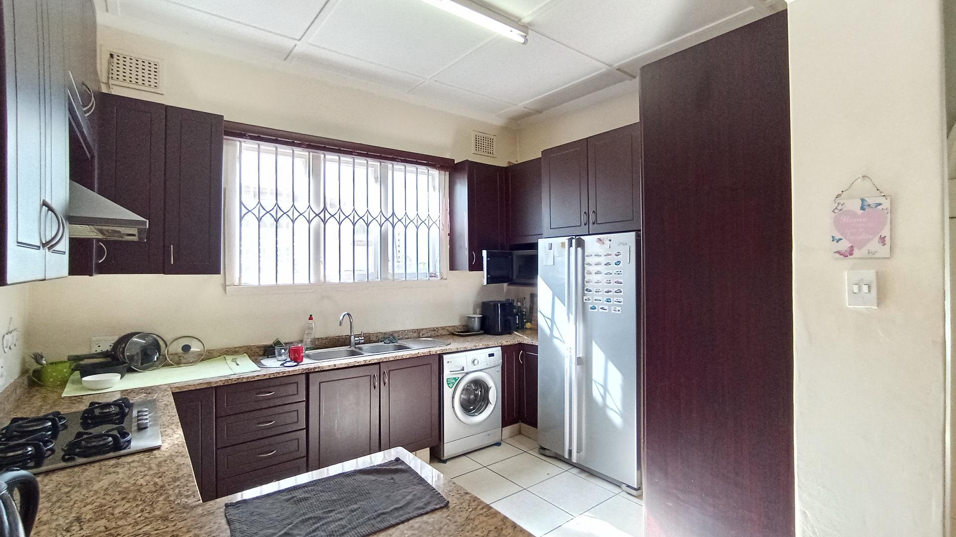 Kitchen - 27 square meters of property in Bulwer (Dbn)