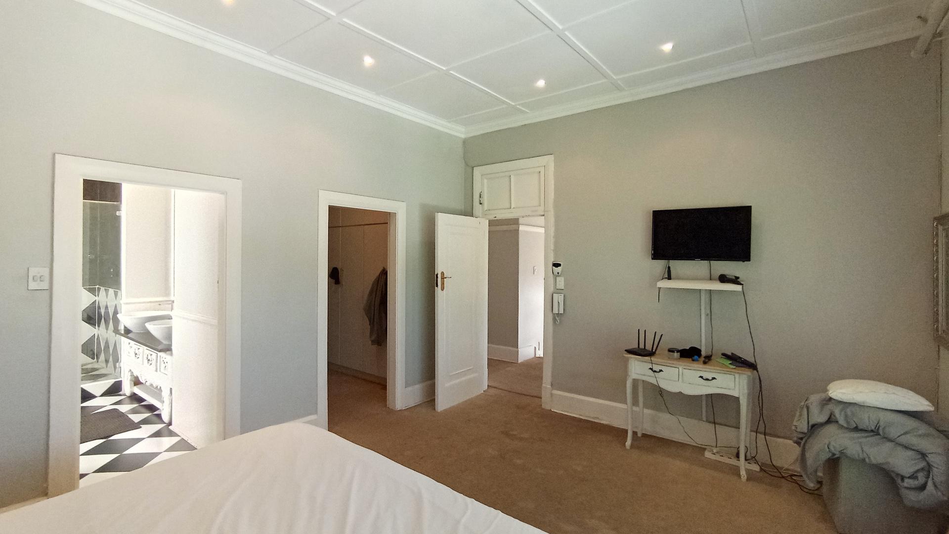 Main Bedroom - 25 square meters of property in Bulwer (Dbn)