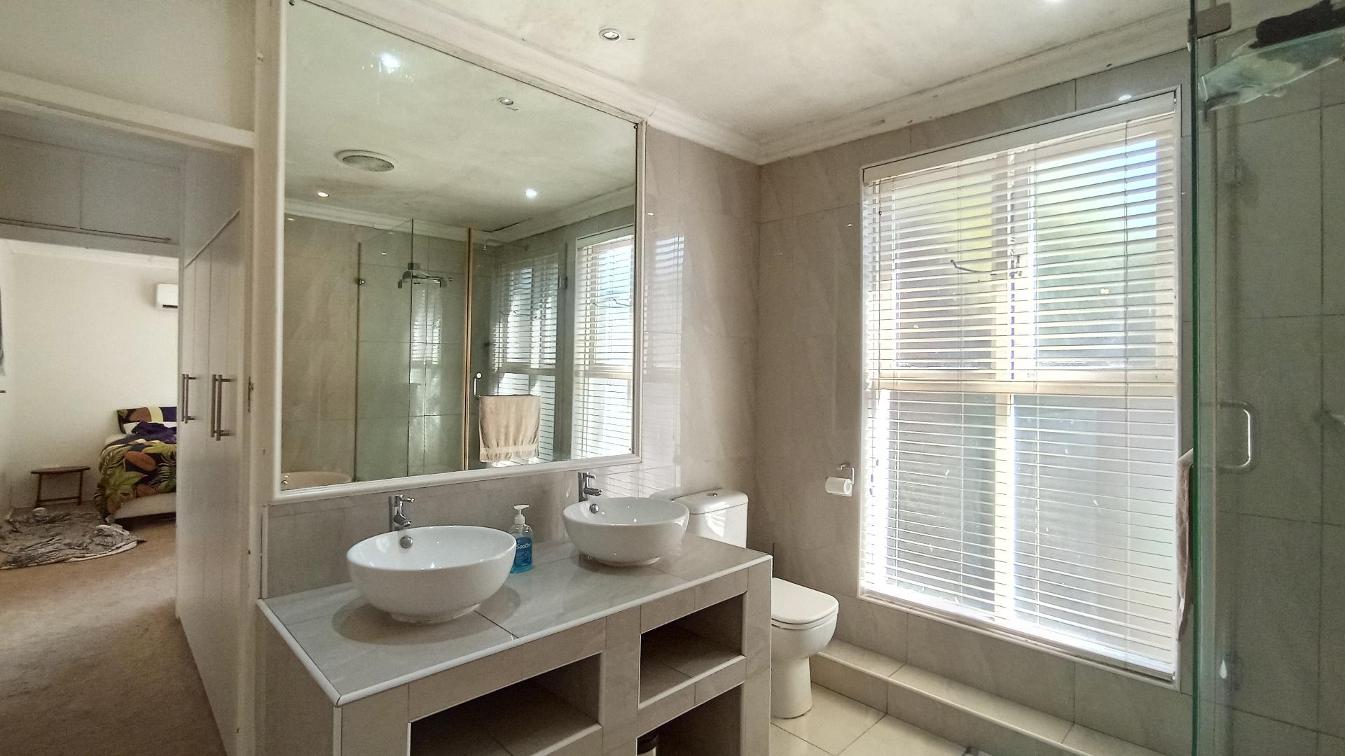 Bathroom 1 - 14 square meters of property in Bulwer (Dbn)