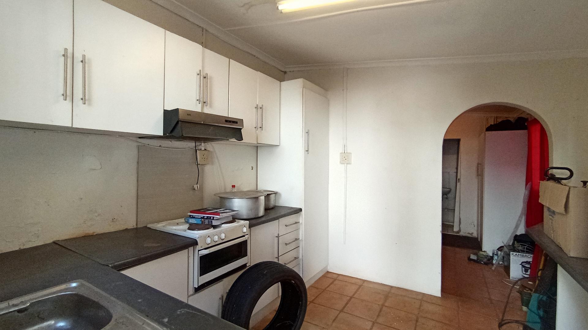 Kitchen - 27 square meters of property in Bulwer (Dbn)