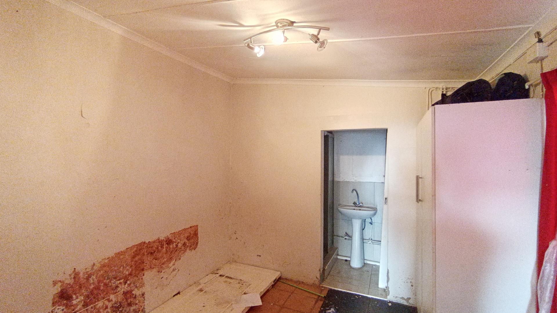 Flatlet - 9 square meters of property in Bulwer (Dbn)