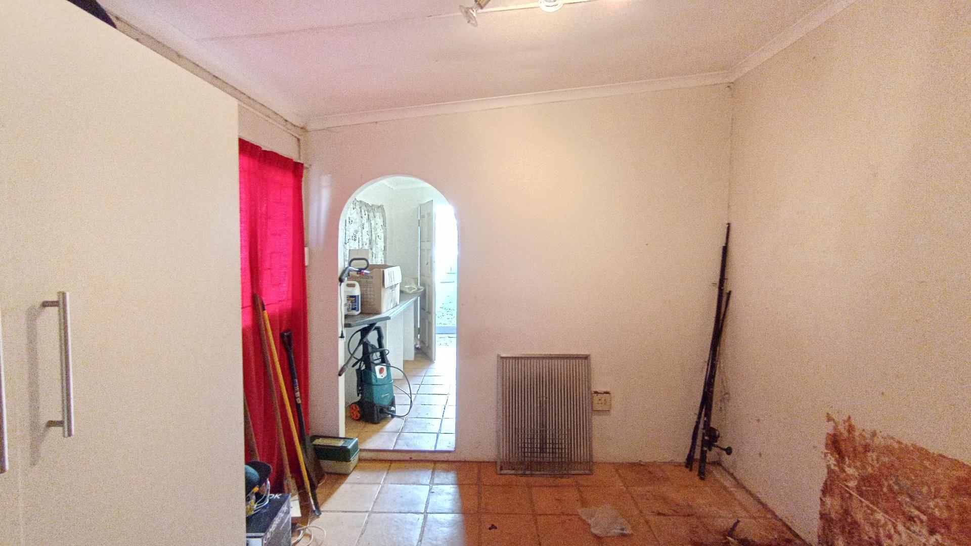 Flatlet - 9 square meters of property in Bulwer (Dbn)