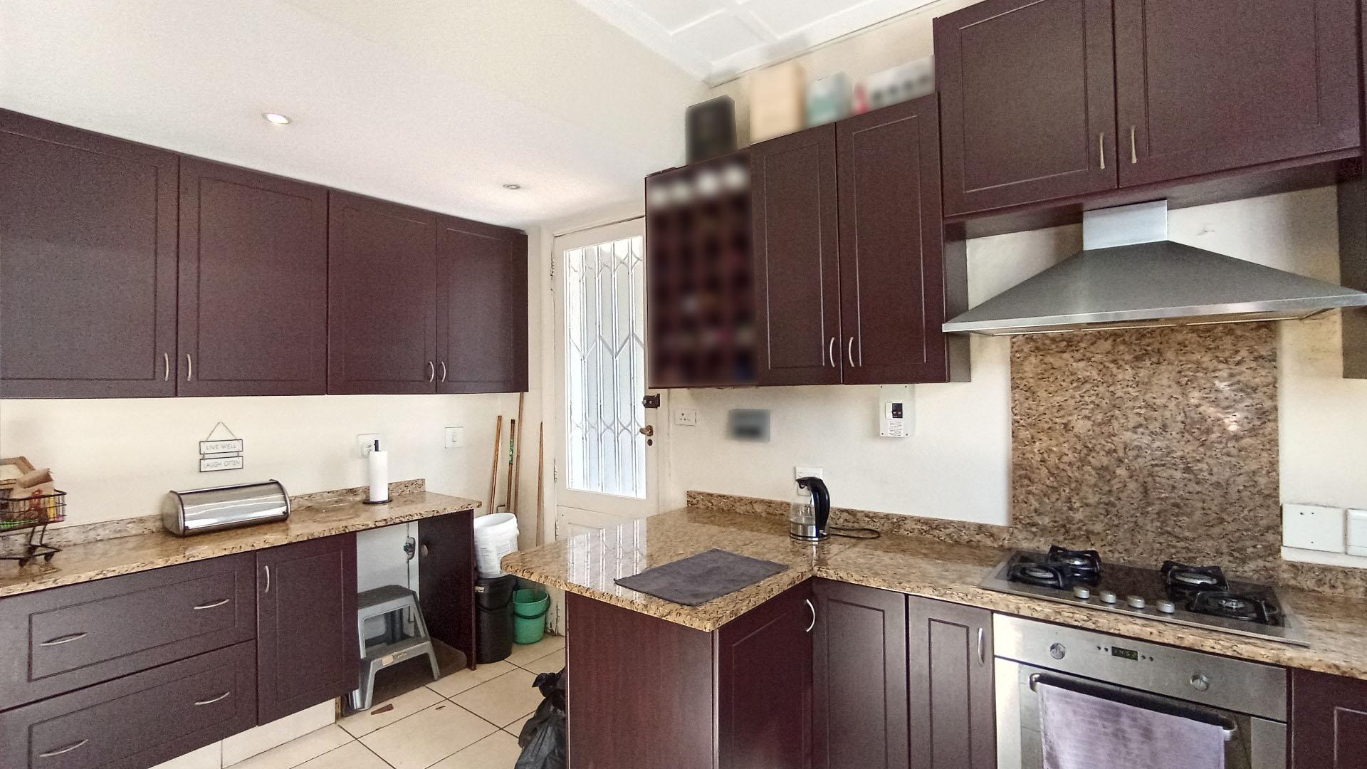 Kitchen - 27 square meters of property in Bulwer (Dbn)