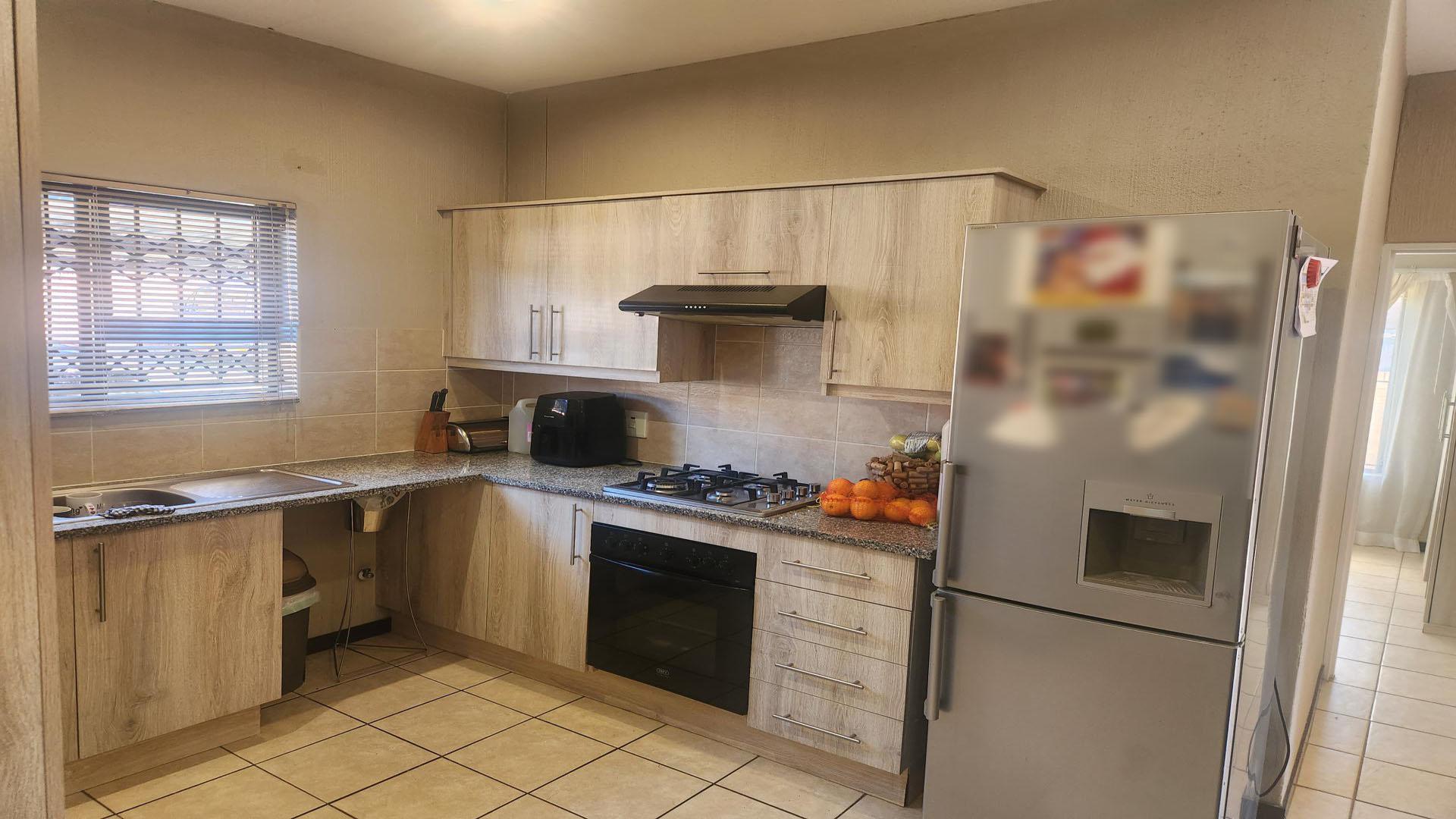 Kitchen of property in Wilgeheuwel 