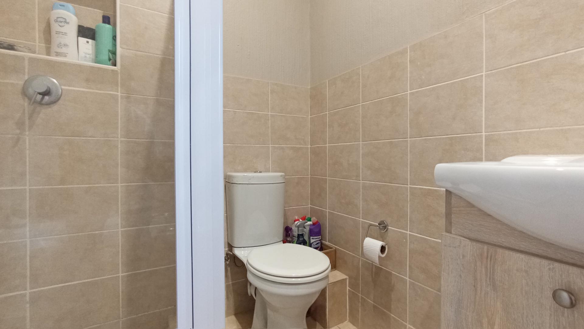 Bathroom 1 - 5 square meters of property in Wilgeheuwel 