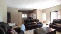 Lounges - 30 square meters of property in Wilgeheuwel 