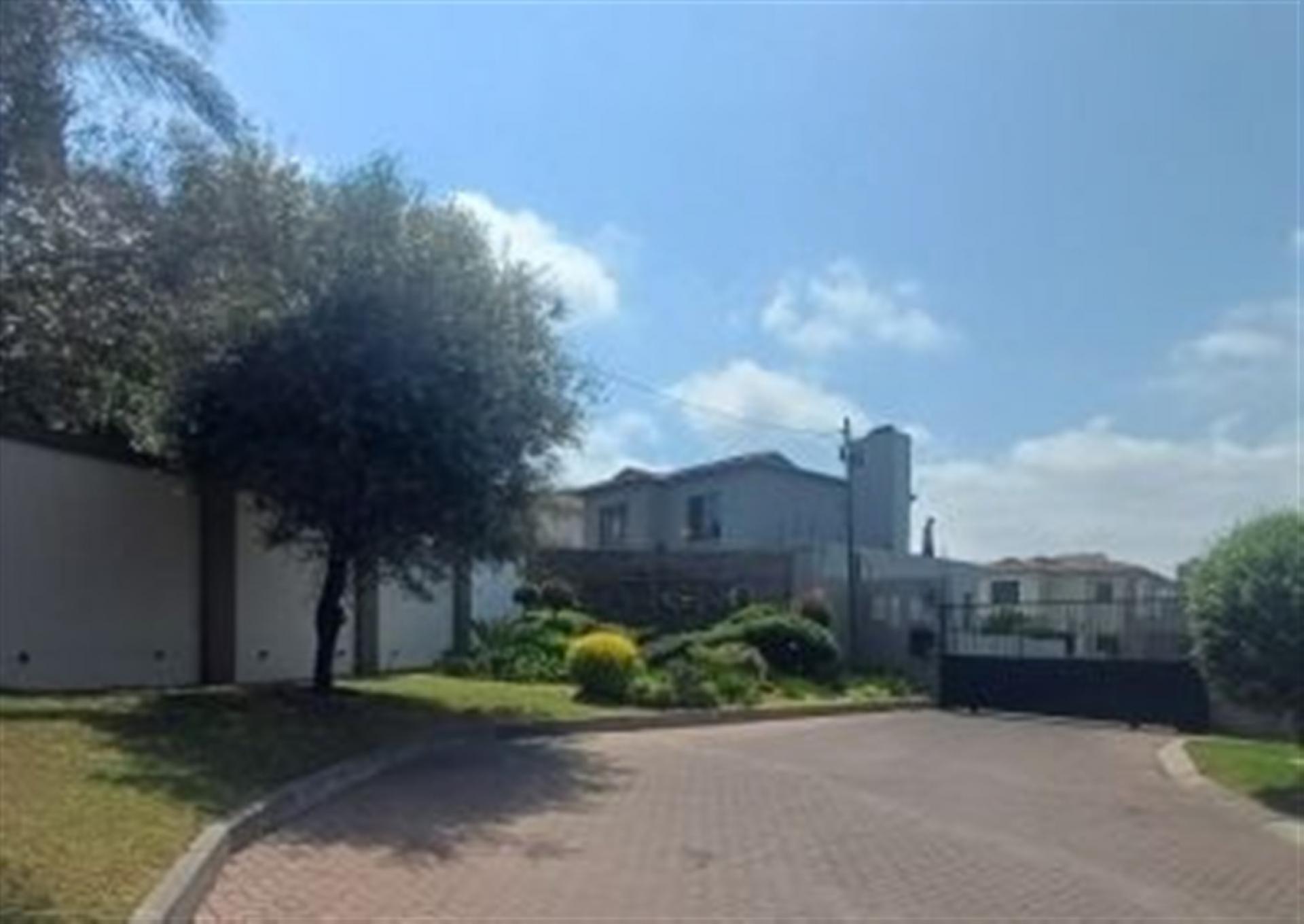 Front View of property in Radiokop