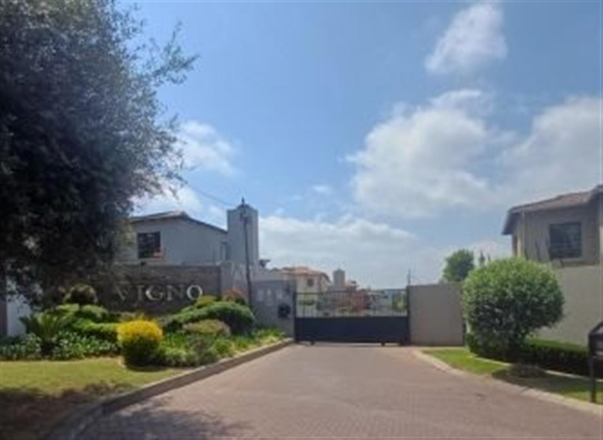 Front View of property in Radiokop
