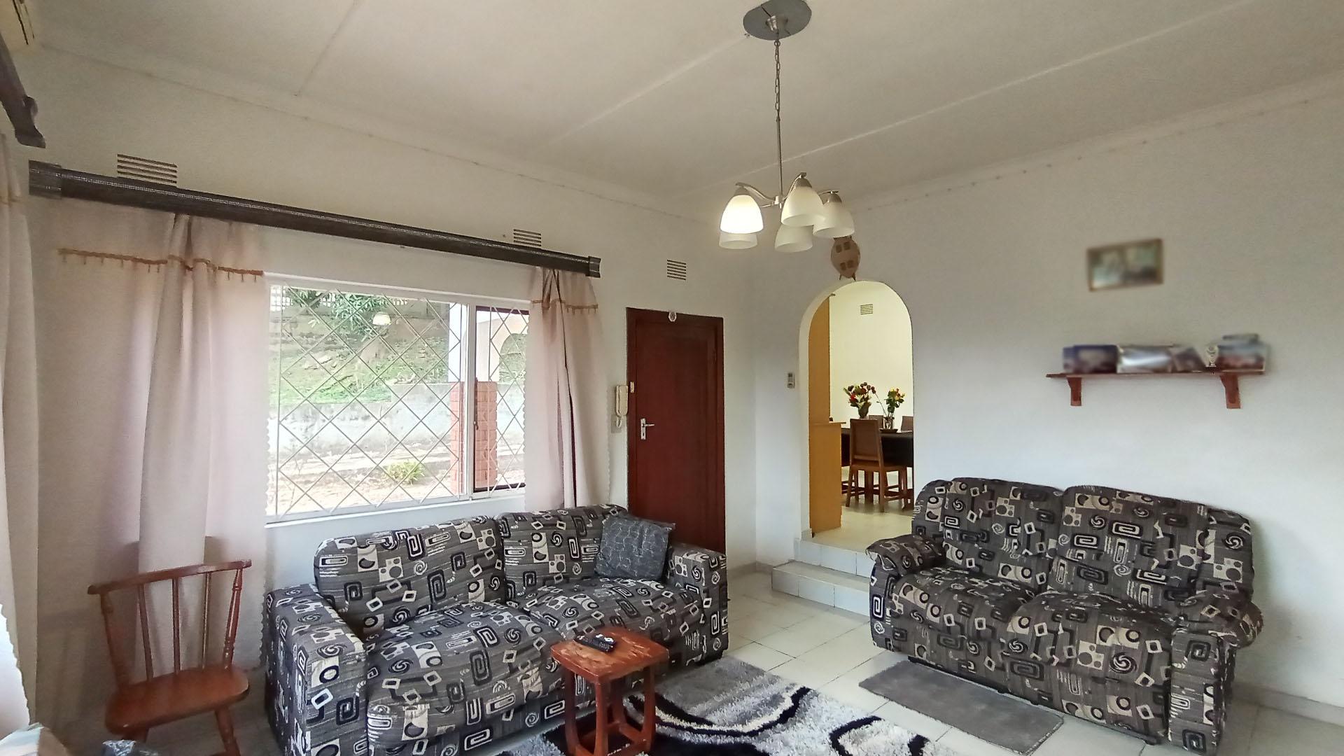 Lounges - 21 square meters of property in Hazelwood KZN