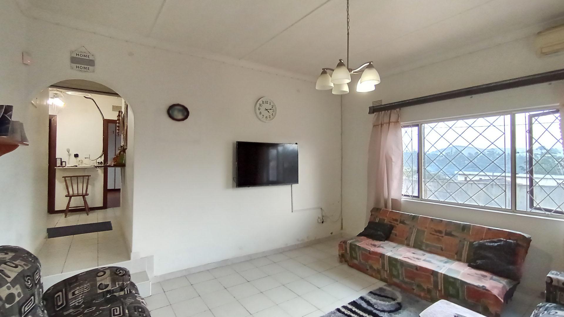 Lounges - 21 square meters of property in Hazelwood KZN