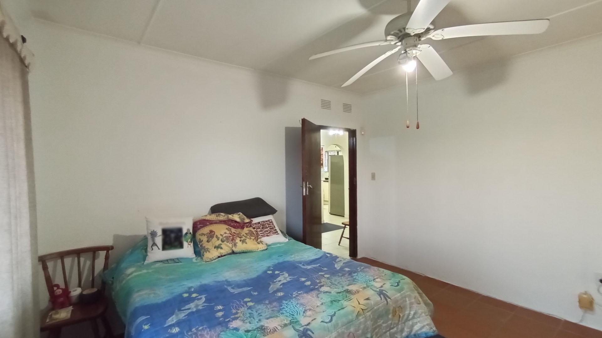 Bed Room 1 - 18 square meters of property in Hazelwood KZN