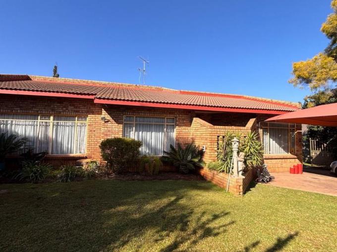 4 Bedroom House for Sale For Sale in Vanderbijlpark - MR680158