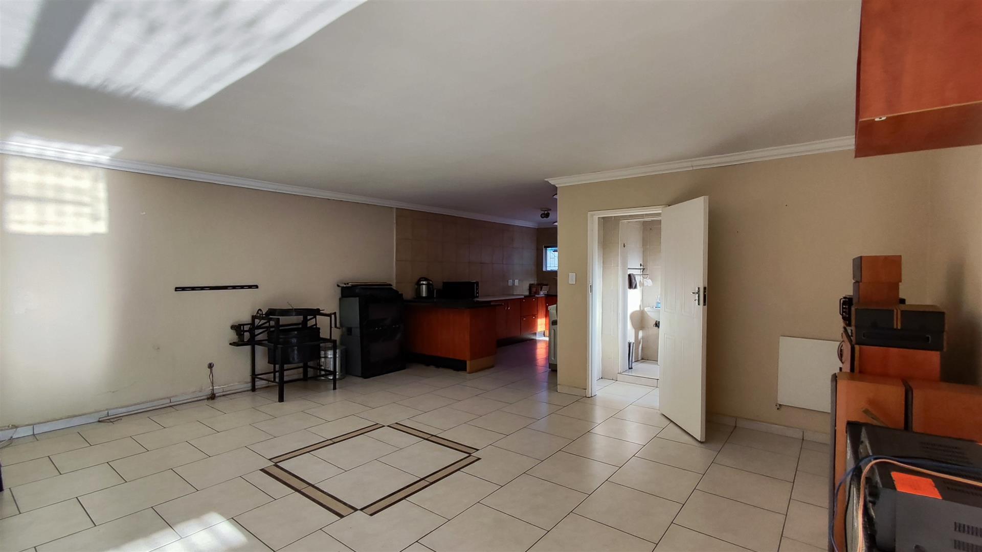 Flatlet - 61 square meters of property in Parkrand